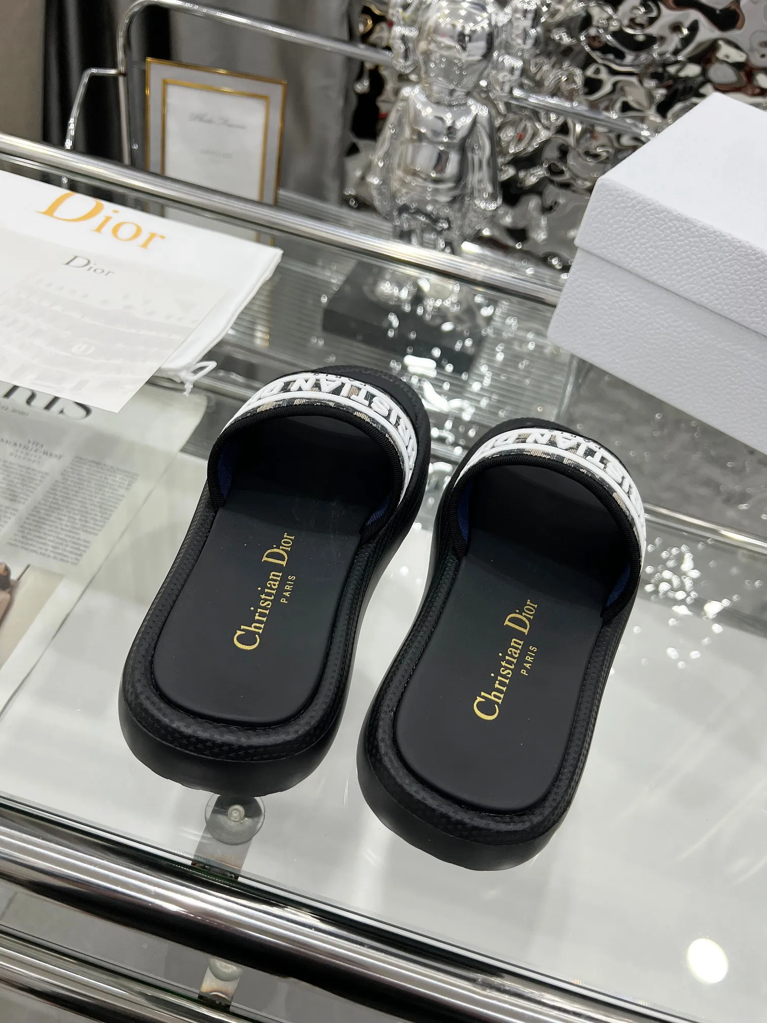 👟👟Ex-factory price 360👟👟 Dior Dior spring and summer catwalk newly upgraded sandal series classic thick-soled sandals original 1:1 development soft and delicate foot feel extremely comfortable versatile style original foam outsole 💝💝💝easy to control, 3 colors available, medium size 35-40 (41-42 customized)